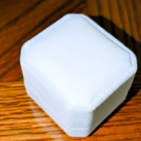 Art Deco Jade Colored Earrings With Faux Pearls Set Within Sparkling Marcasite - Picture 5 of 5